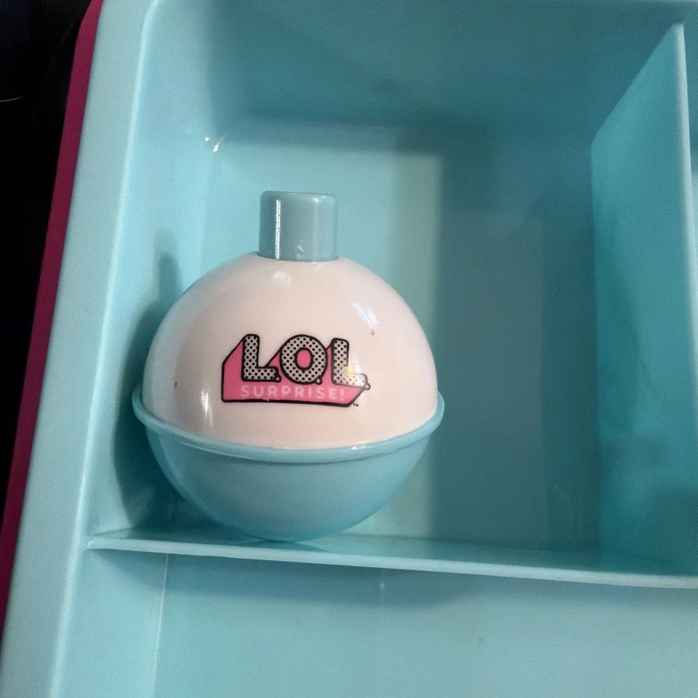 L.O.L Surprise Play Box Tackle Box Accessories‎ Storage Case Comes w/ 2 Bobber+